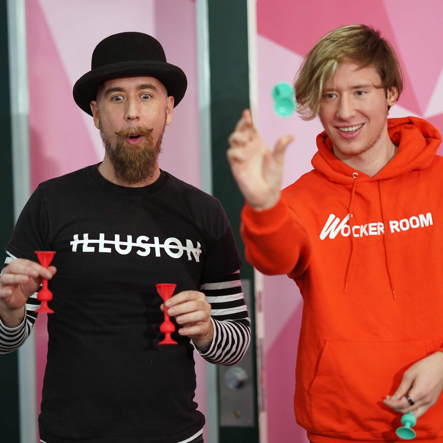 Tossit Gra quatro set jest świetna dla wielu znajomych.